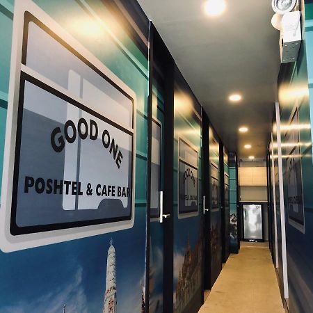 Good One Poshtel & Cafe Bar Hostel Bangkok Exterior photo