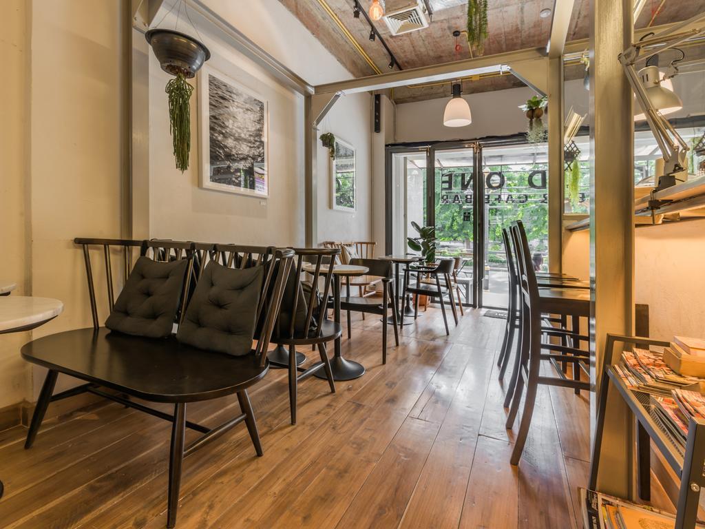 Good One Poshtel & Cafe Bar Hostel Bangkok Exterior photo