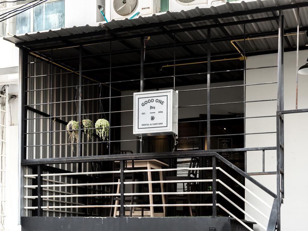 Good One Poshtel & Cafe Bar Hostel Bangkok Exterior photo