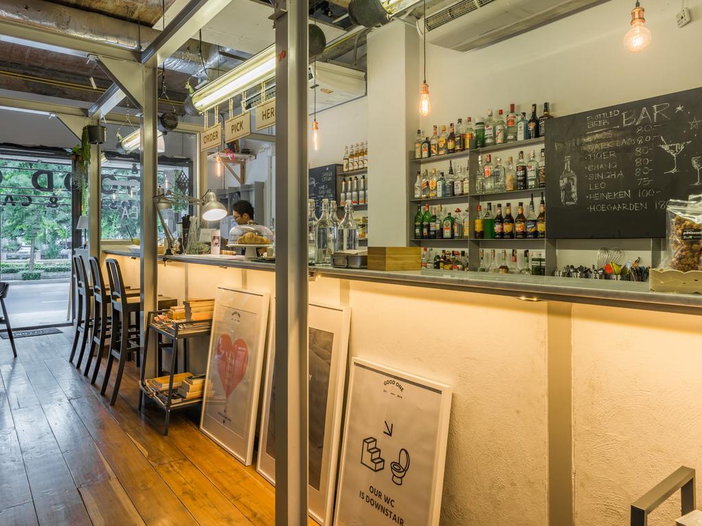Good One Poshtel & Cafe Bar Hostel Bangkok Exterior photo