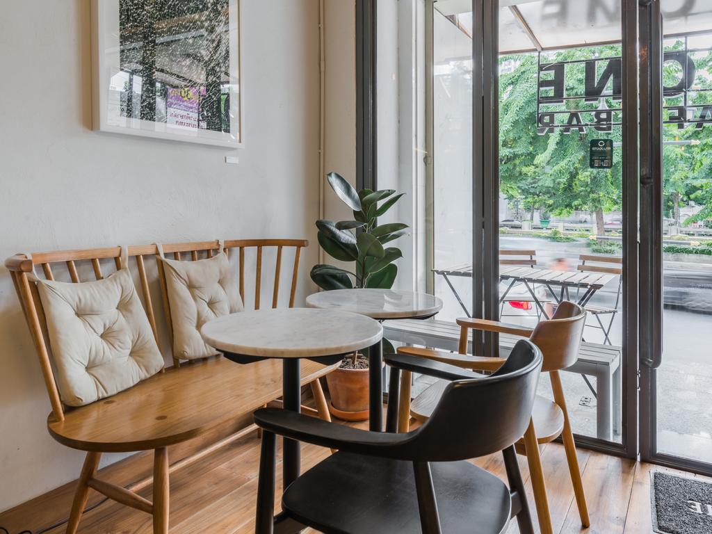 Good One Poshtel & Cafe Bar Hostel Bangkok Exterior photo