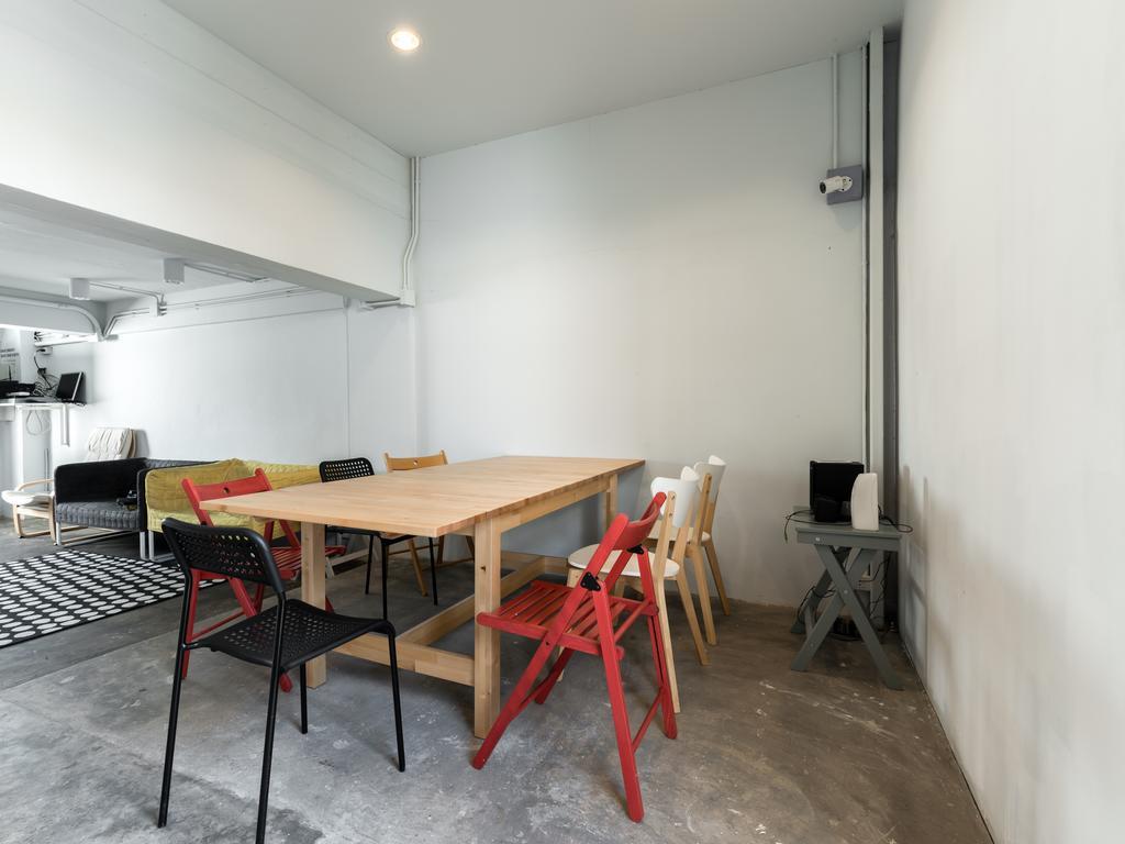 Good One Poshtel & Cafe Bar Hostel Bangkok Exterior photo