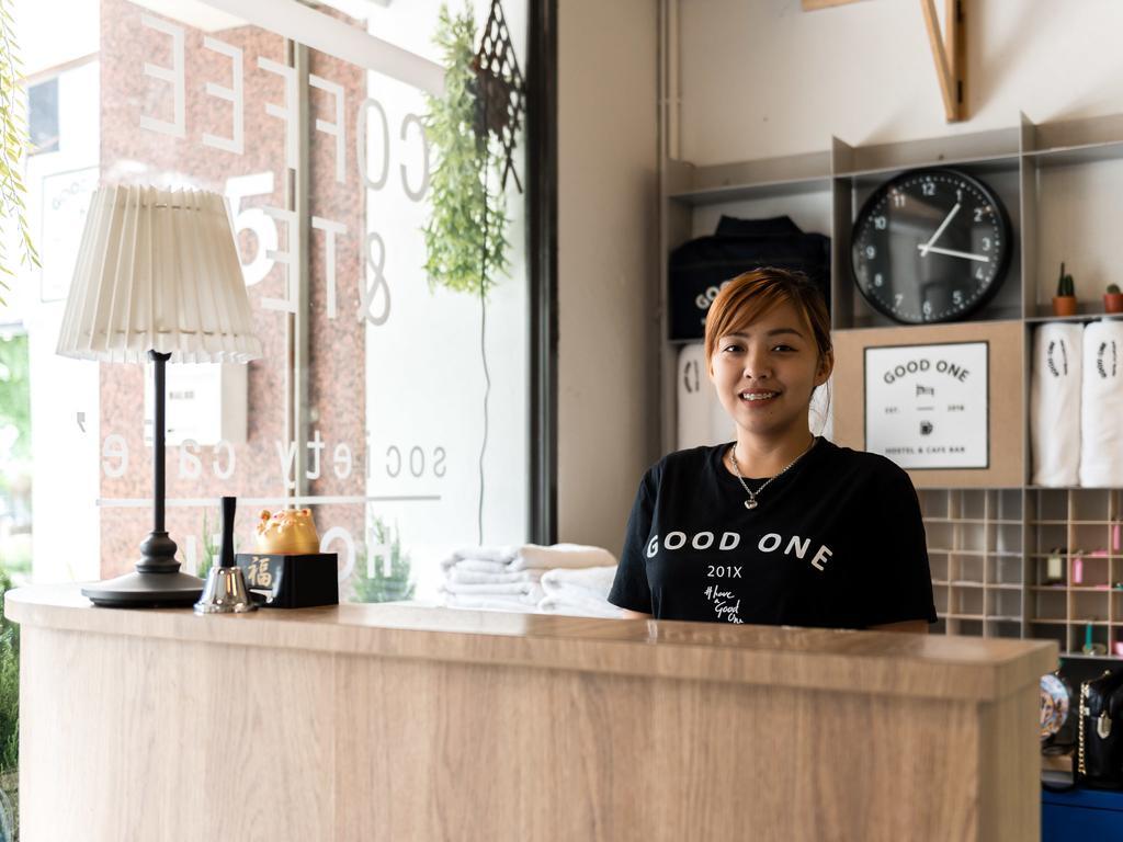 Good One Poshtel & Cafe Bar Hostel Bangkok Exterior photo
