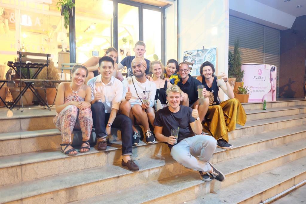 Good One Poshtel & Cafe Bar Hostel Bangkok Exterior photo