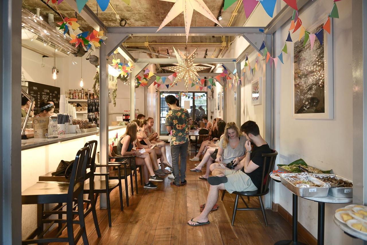 Good One Poshtel & Cafe Bar Hostel Bangkok Exterior photo