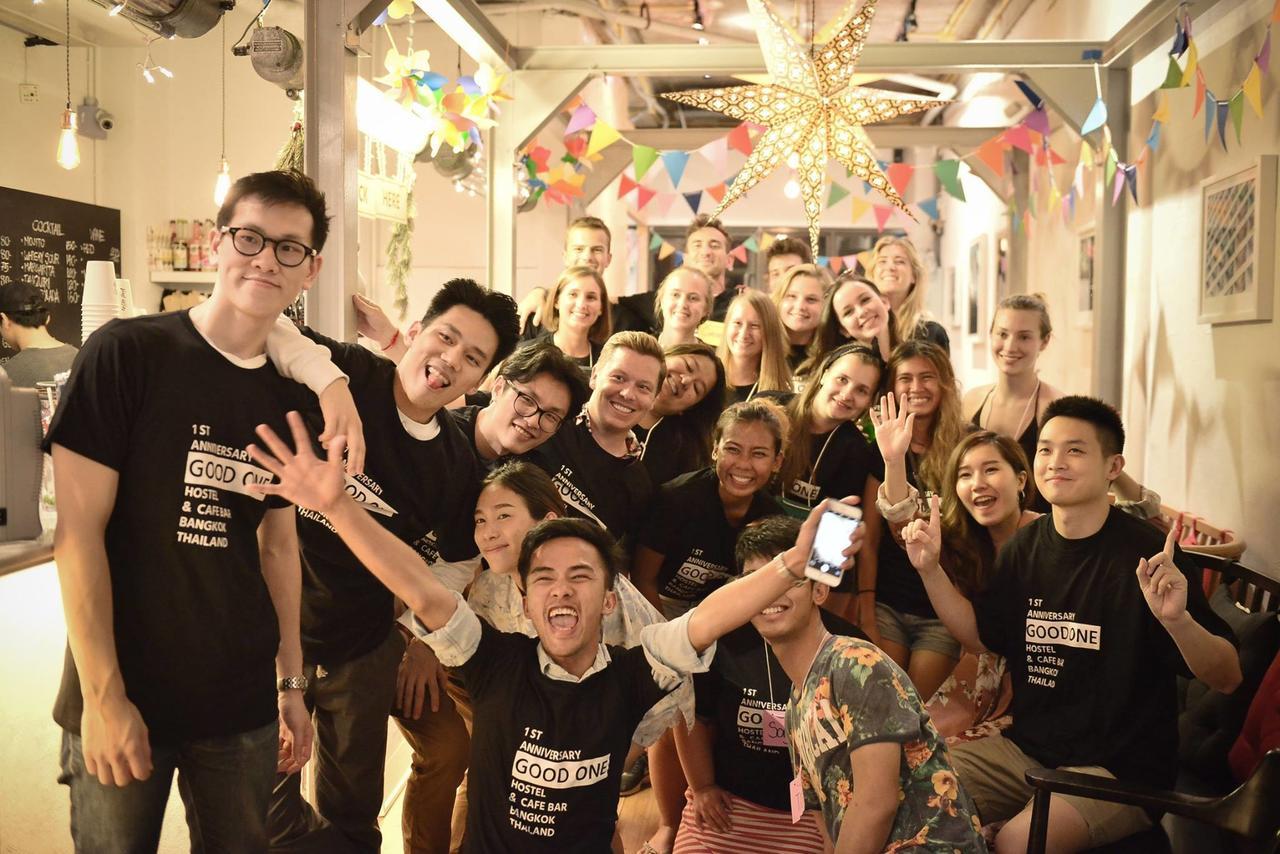 Good One Poshtel & Cafe Bar Hostel Bangkok Exterior photo