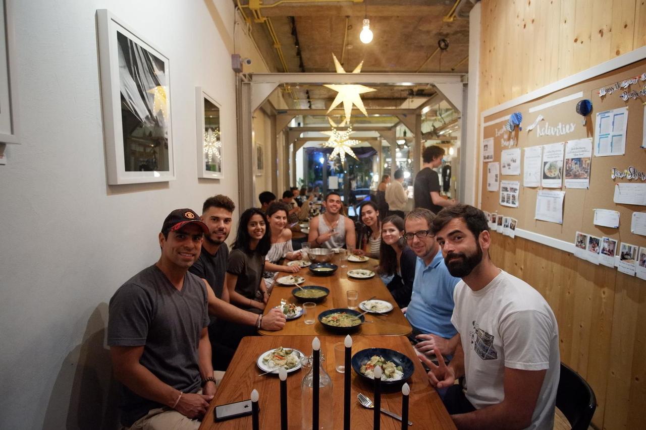 Good One Poshtel & Cafe Bar Hostel Bangkok Exterior photo