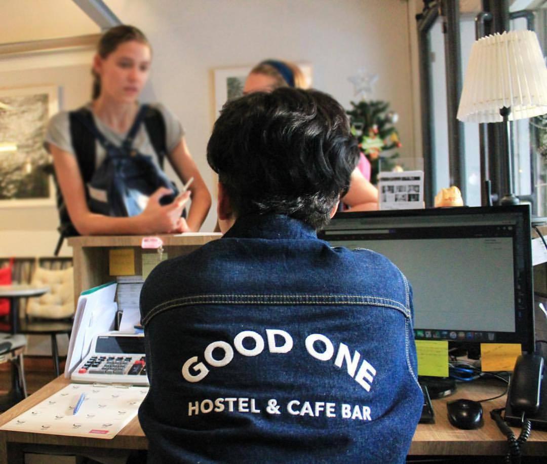 Good One Poshtel & Cafe Bar Hostel Bangkok Exterior photo