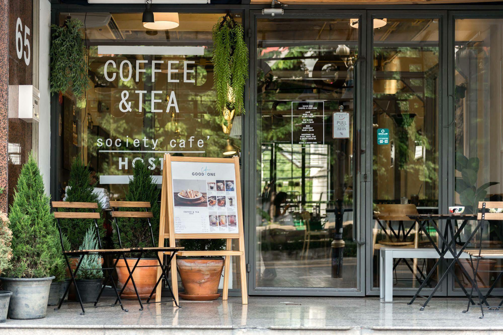 Good One Poshtel & Cafe Bar Hostel Bangkok Exterior photo