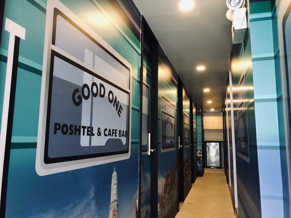 Good One Poshtel & Cafe Bar Hostel Bangkok Exterior photo